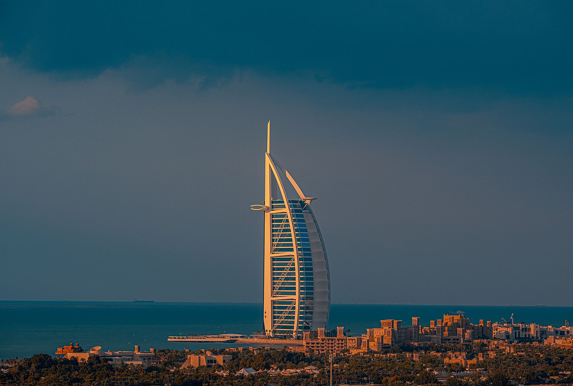 Il Burj Al Arab nell’ora dorata, Dubai